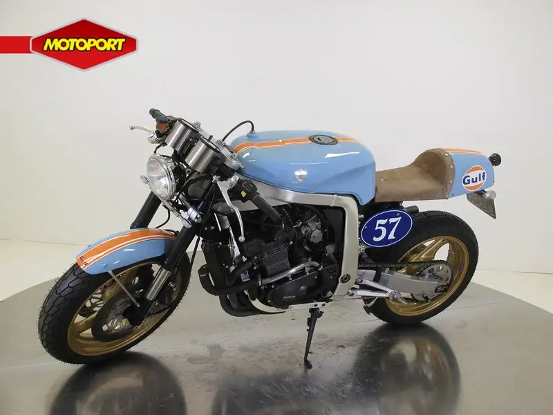 Suzuki GSX-R 400 - foto 2