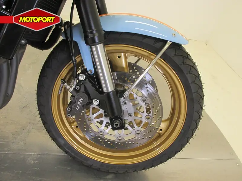 Suzuki GSX-R 400 - foto 5