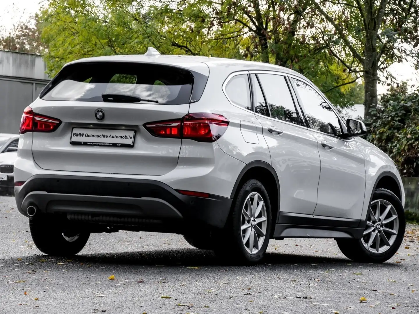 BMW X1 sDrive18i AHK+NAVI+HuD+SHZ+AUT Blanco - 2