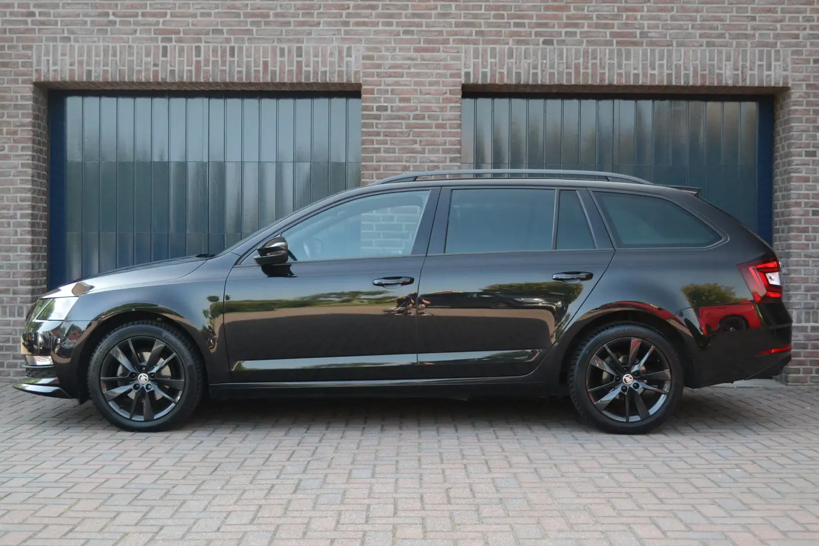 Skoda Octavia Combi 1.5 TSI DSG Greentech Sport Business | Carpl Noir - 2