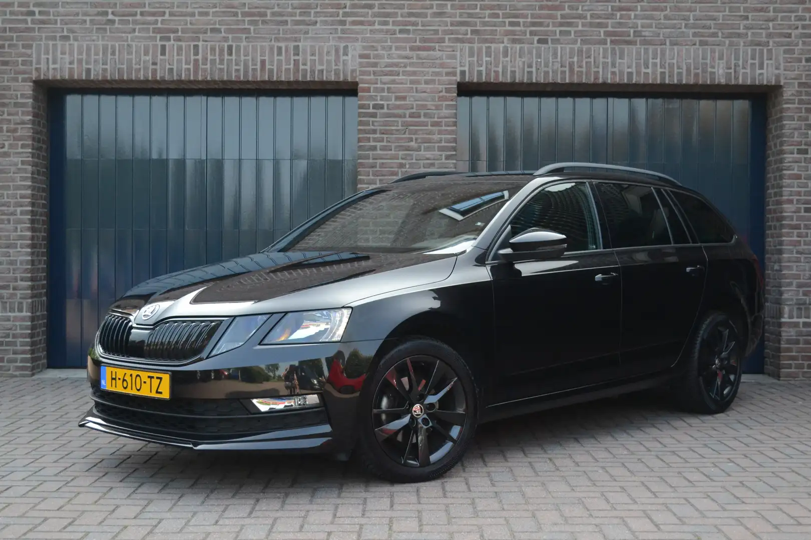 Skoda Octavia Combi 1.5 TSI DSG Greentech Sport Business | Carpl Noir - 1