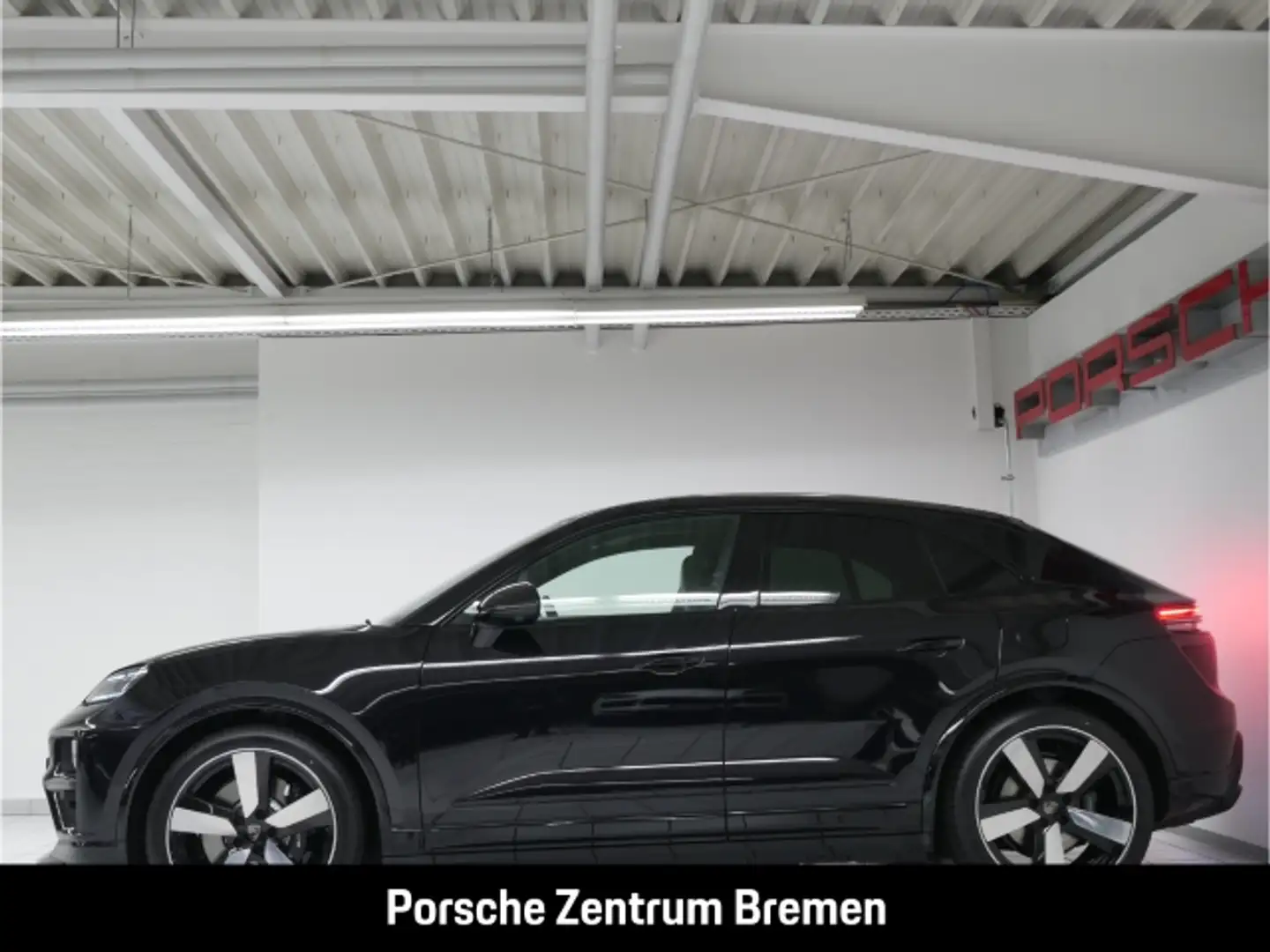Porsche Macan Electric Turbo Sportpaket Burmester Panodach Hinte Schwarz - 2