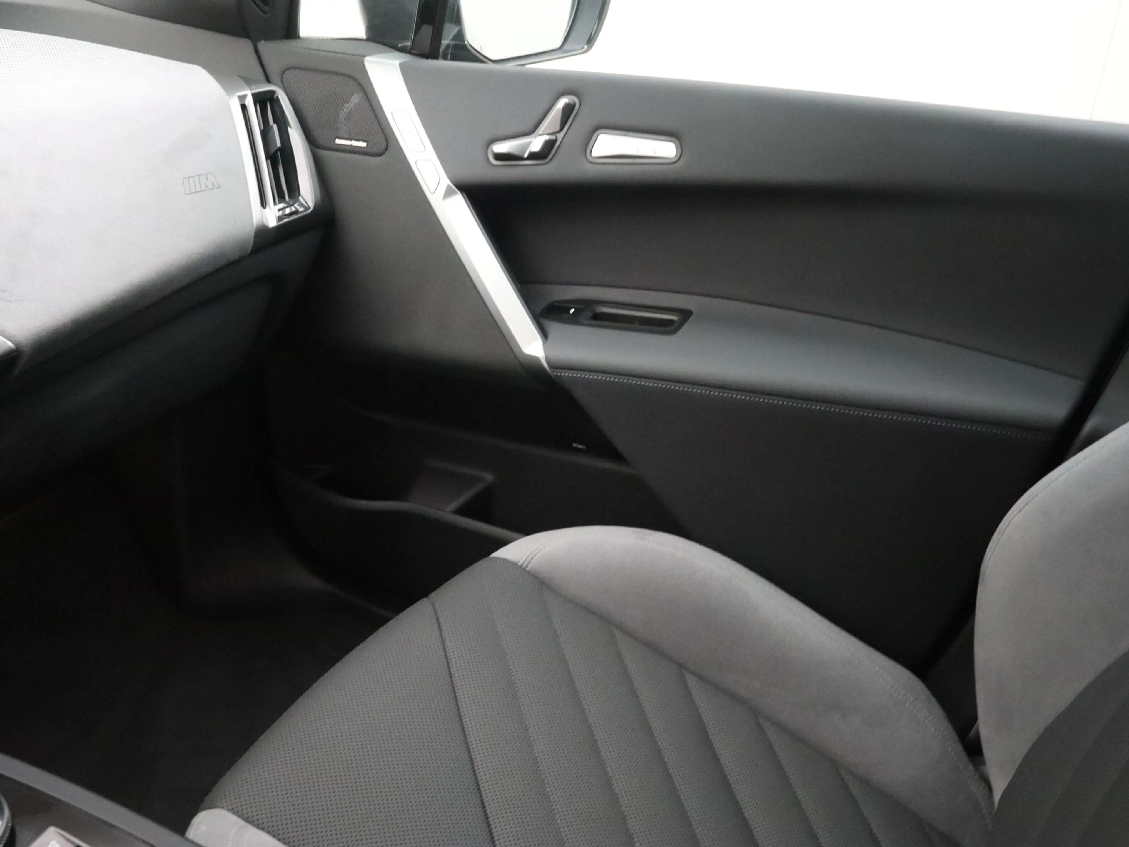 BMW iX xDrive45 101 kWh — photo 14