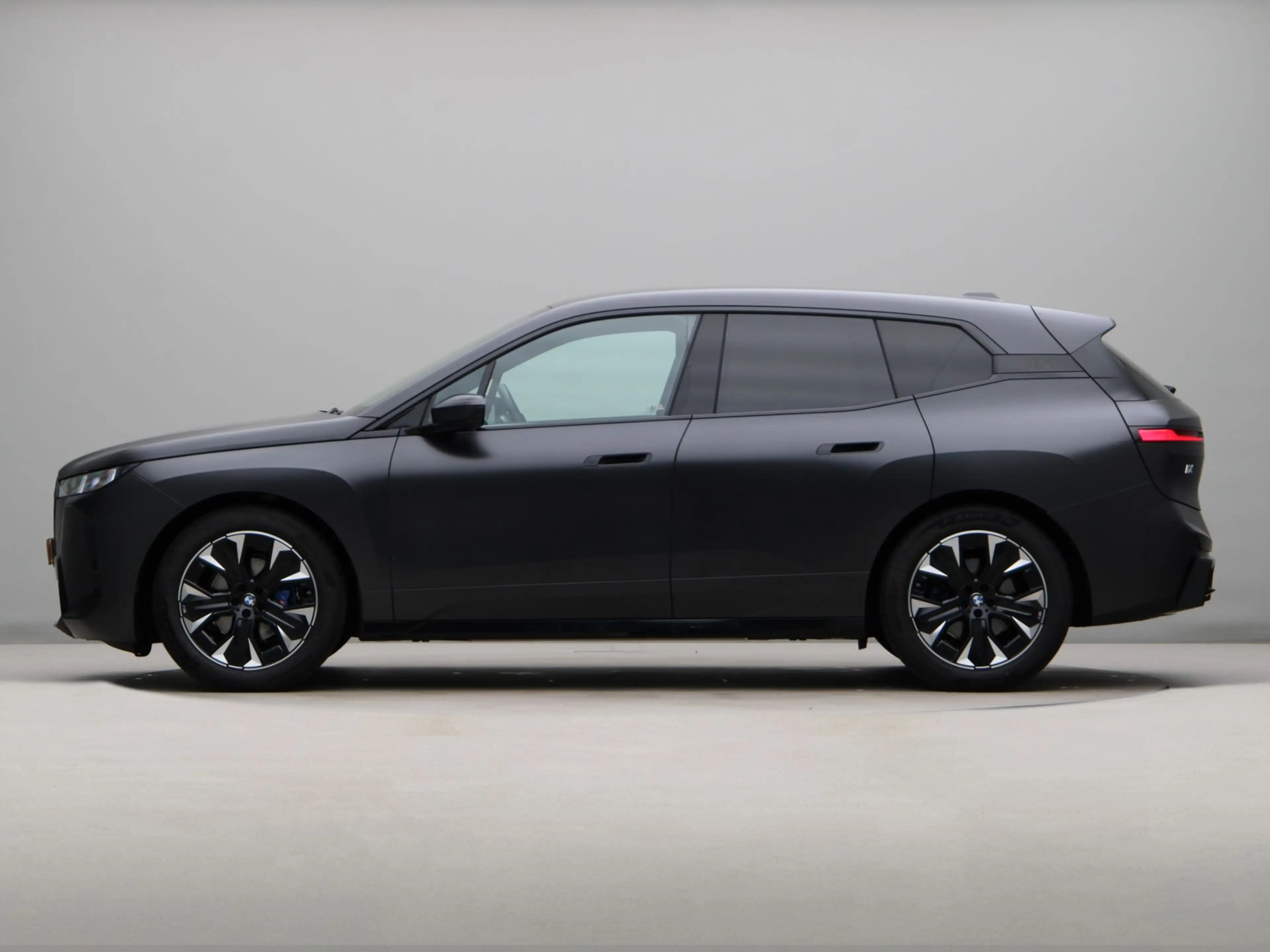 BMW iX xDrive45 101 kWh — photo 11