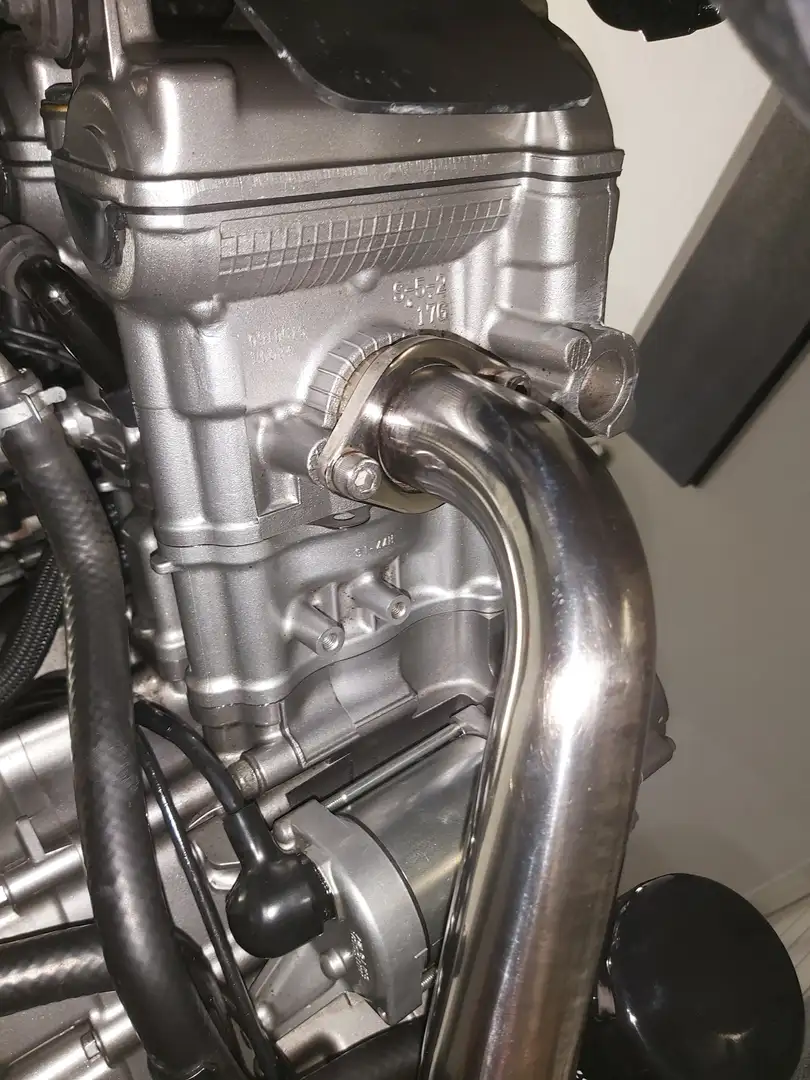 Suzuki Gladius 650 Чорний - 1