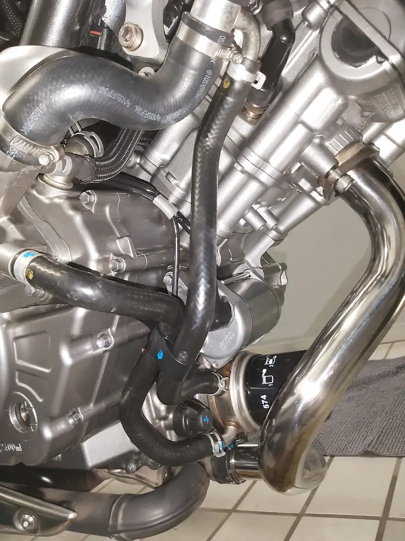 Suzuki Gladius 650 Чорний - 2