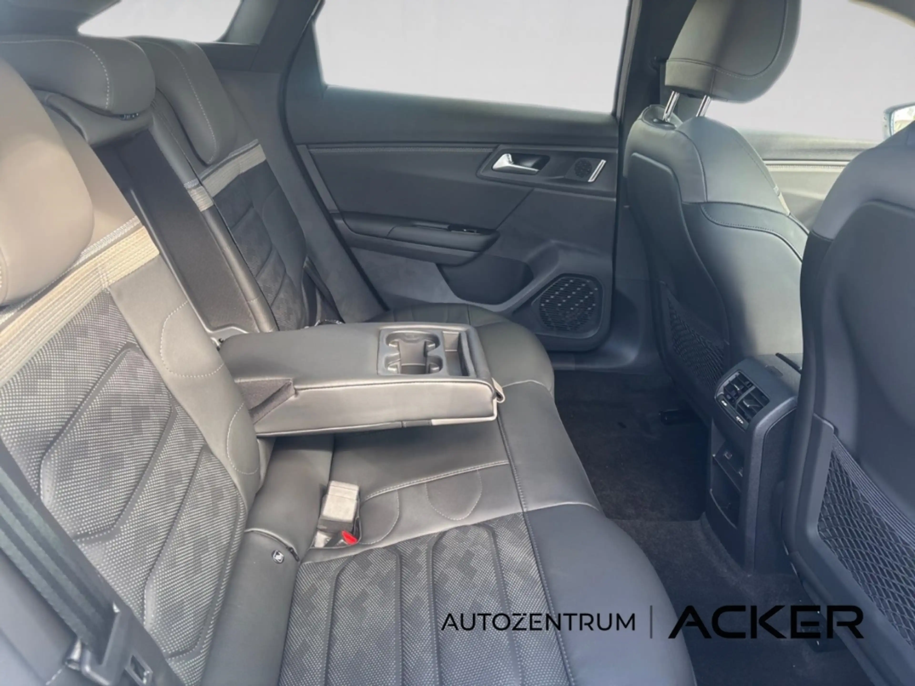 Citroen C5 X Plus 1.2 Hybrid 145 e-DSC6 Leder/RFK -50%* — photo 13
