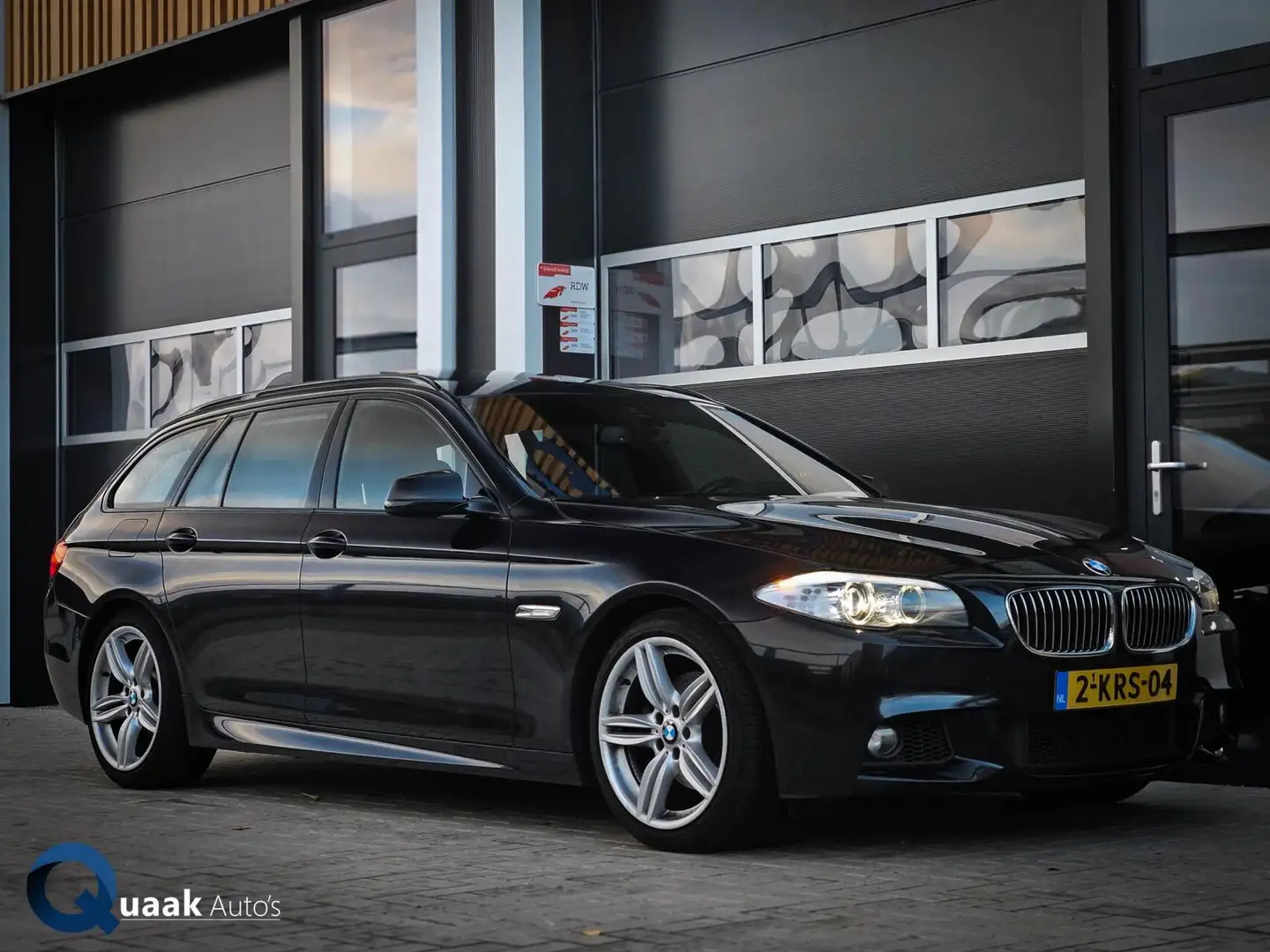 BMW 520 5-serie Touring 520i M-Sport | PANO | TREKHAAK | H Zwart - 1