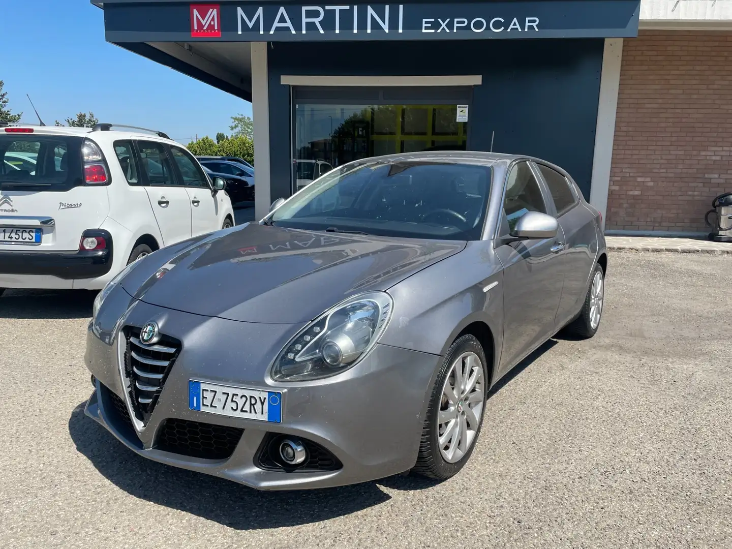 Alfa Romeo Giulietta 1.6 JTDm-2 105 CV Distinctive DISTRIBUZIONE NUOVA Grijs - 1