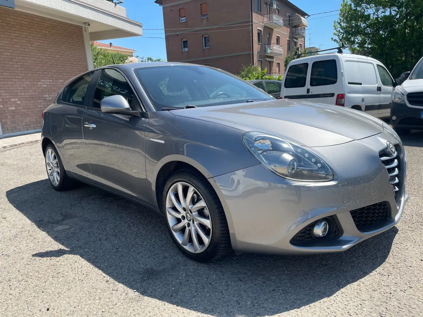 Alfa Romeo Giulietta 1.6 JTDm-2 105 CV Distinctive DISTRIBUZIONE NUOVA Grijs - 2
