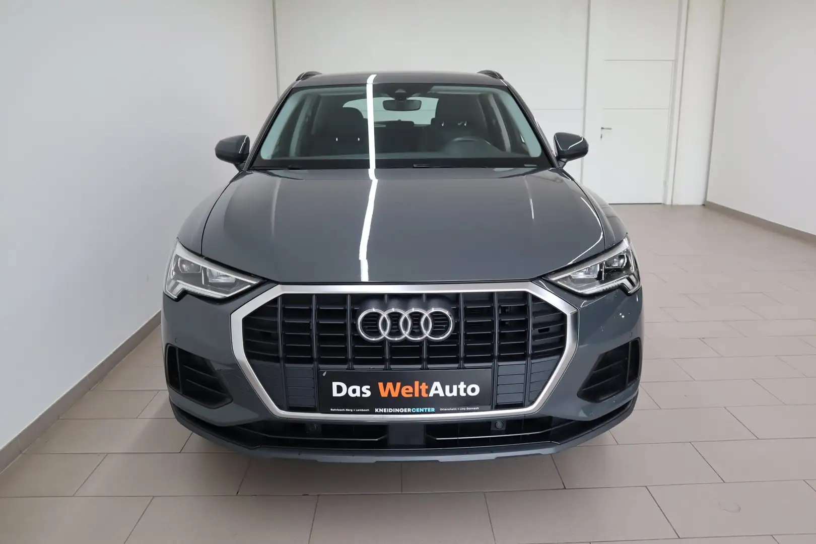 Audi Q3 35 TFSI unlimited Grau - 2
