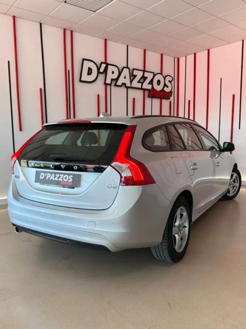 Volvo V60 D2 Summum 120 Plateado - 2