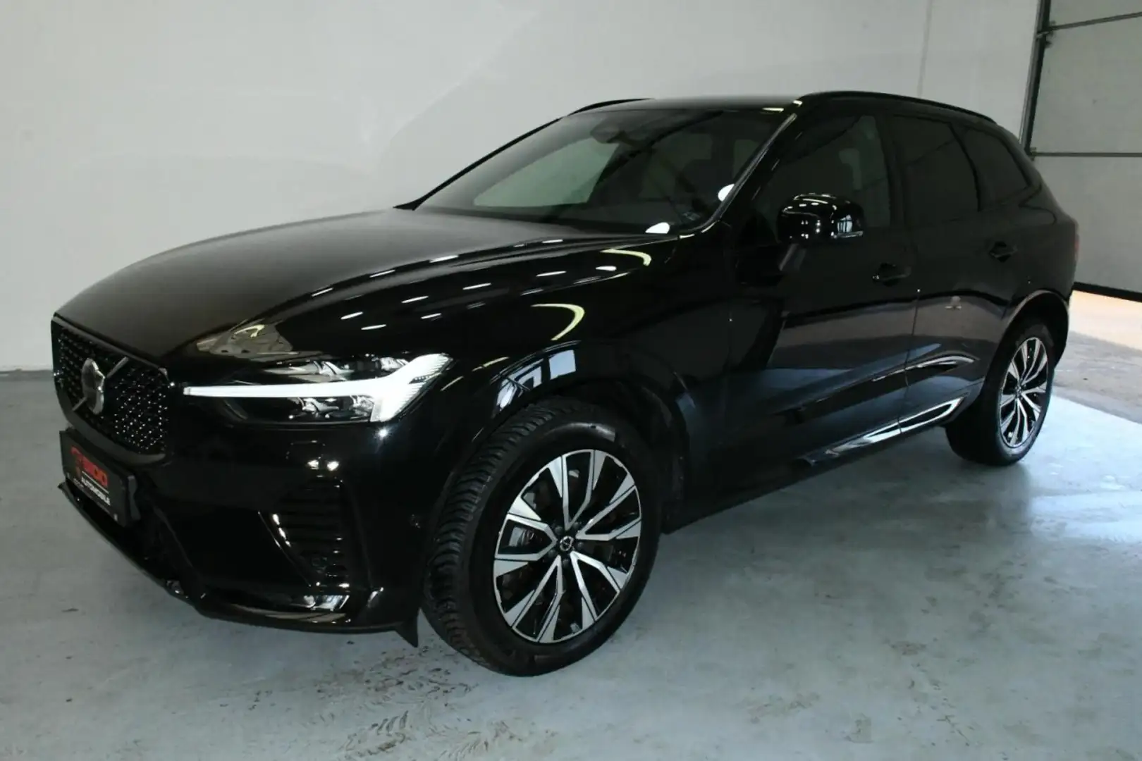 Volvo XC60 B4 D AWD Plus Dark ACC*H&K*360CAM*NAV*BLIS* Klima Schwarz - 2