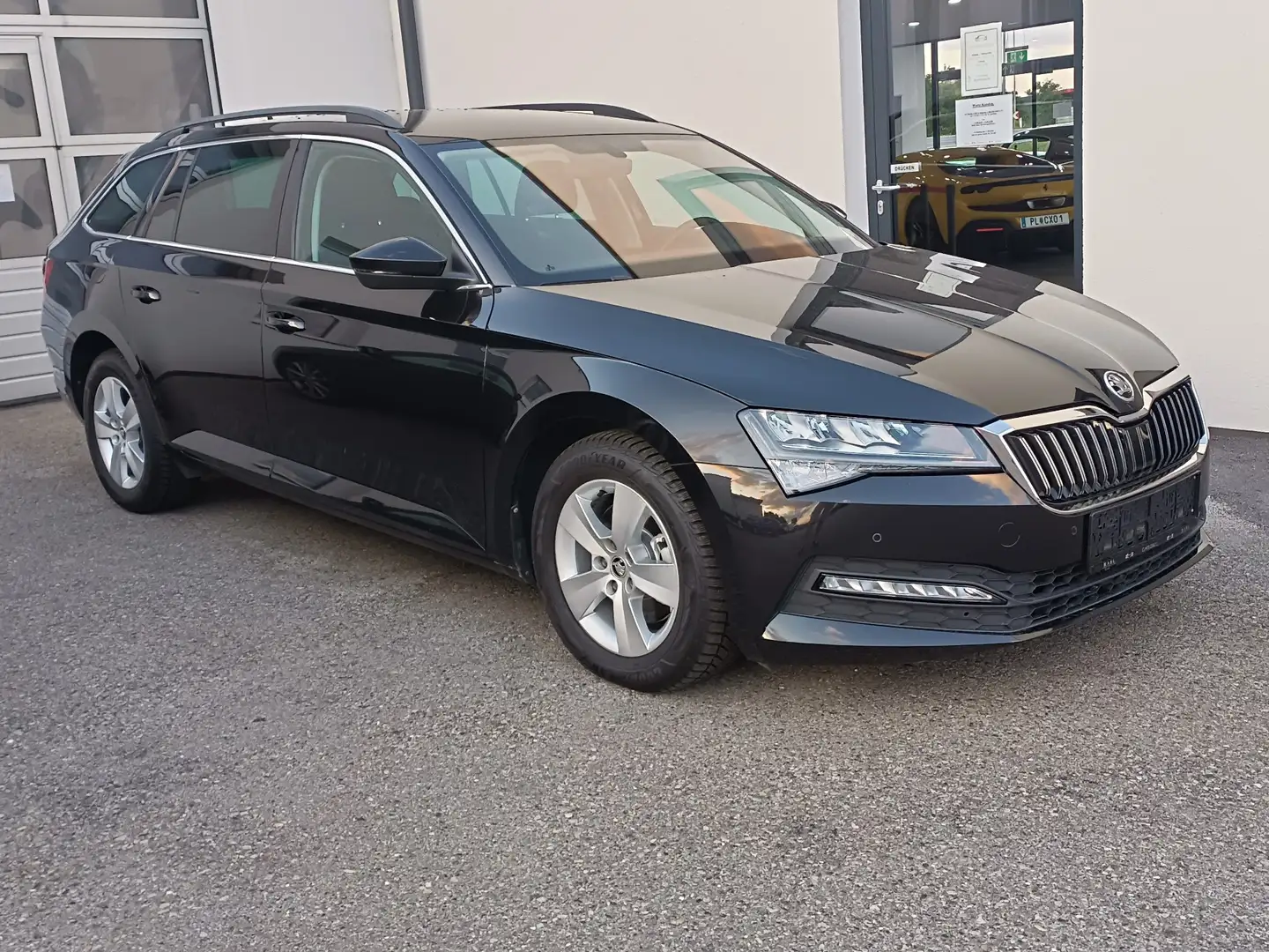 Skoda Superb Kombi 1,6 TDI Ambition DSG,APP,NAVI,Sitz+WSS-Heiz. Schwarz - 1