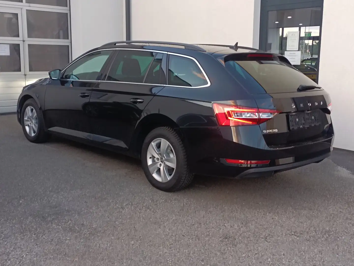 Skoda Superb Kombi 1,6 TDI Ambition DSG,APP,NAVI,Sitz+WSS-Heiz. Schwarz - 2
