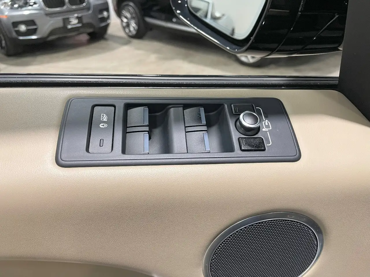 Land Rover Range Rover Sport снимка Land Rover Range Rover Sport