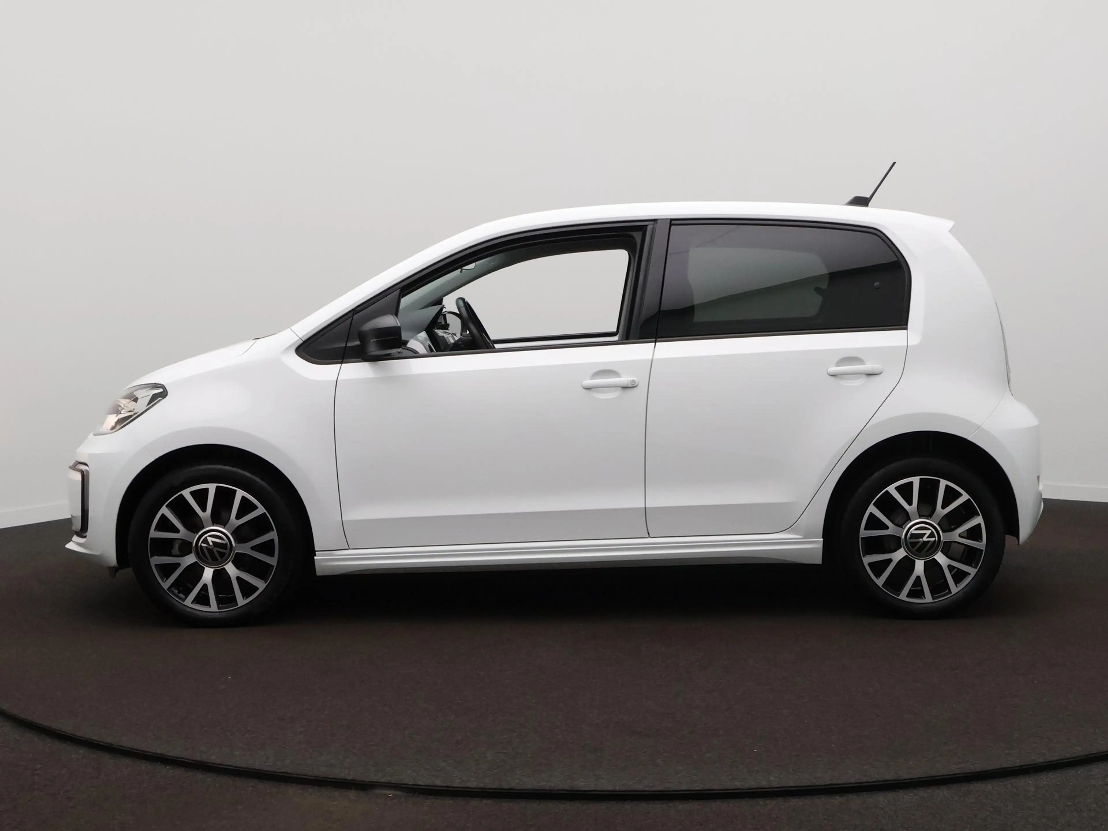 Volkswagen e-up! e-Up Style | Stoelverwarming | Camera | Cruise | C — photo 9