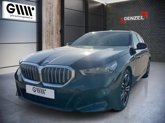 BMW 530 e xDrive Touring G61 XB1 Ansicht 2