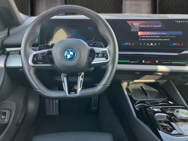 BMW 530 e xDrive Touring G61 XB1 Ansicht 7
