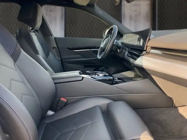 BMW 530 e xDrive Touring G61 XB1 Ansicht 6