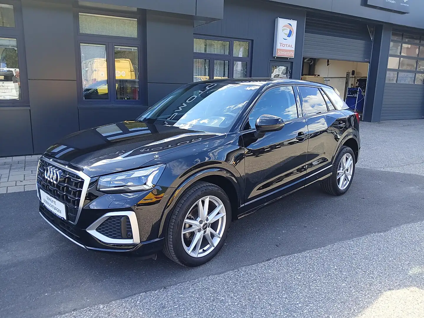 Audi Q2 30 TFSI Schwarz - 1