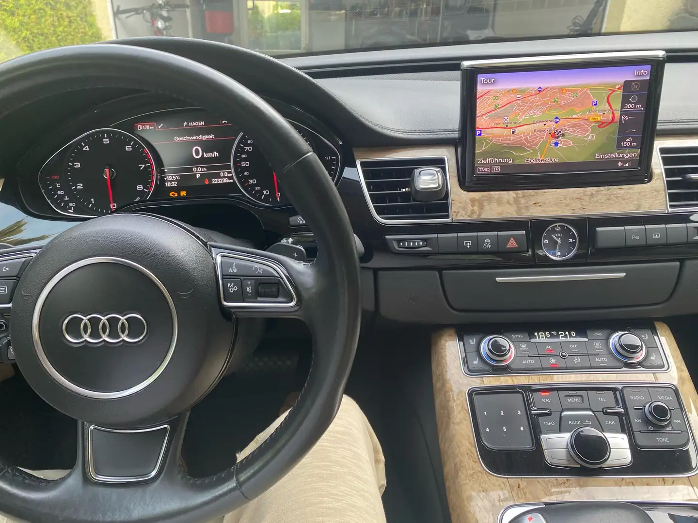 Audi A8 3.0 TFSI quattro Чорний - 2