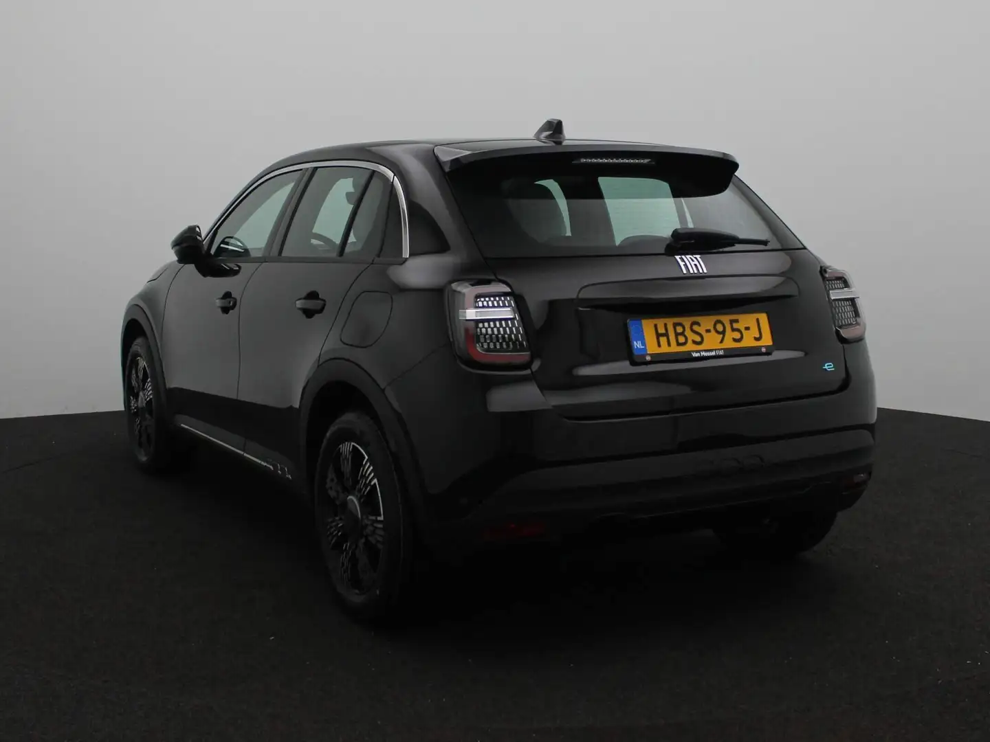 Fiat 600e Urban 54 kWh 7.4 1- fase | Lichtmetalen velgen | S Černá - 2