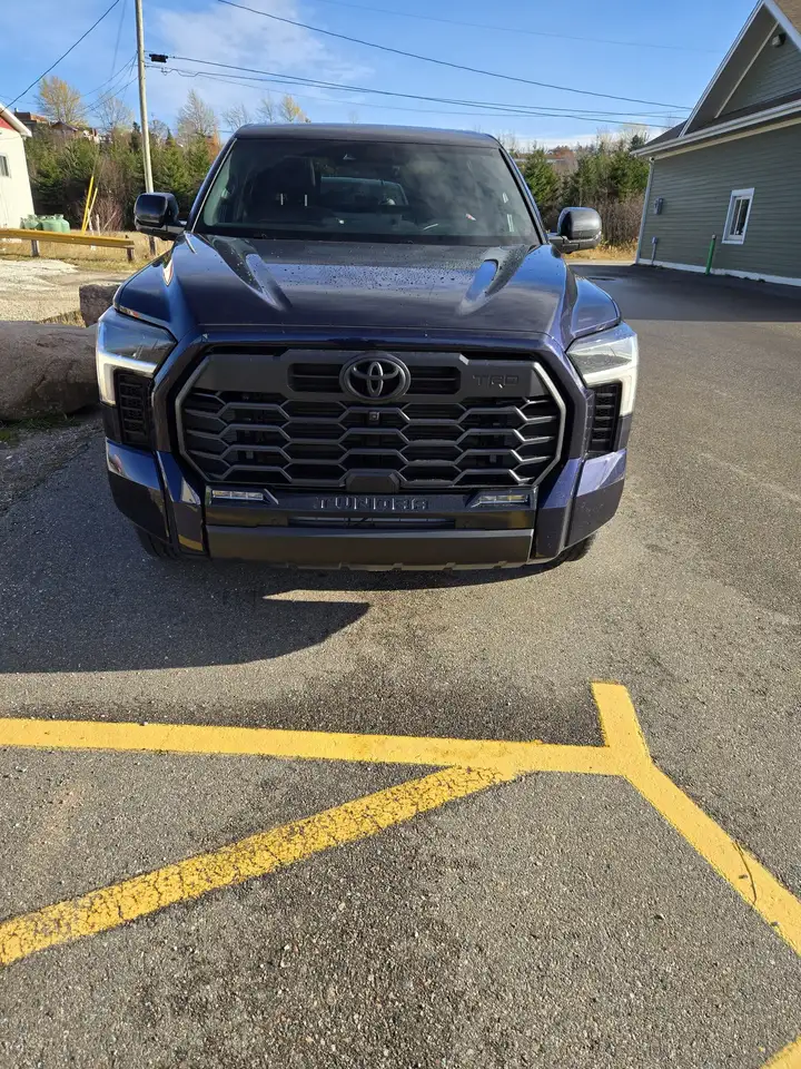 Toyota Tundra снимка Toyota Tundra