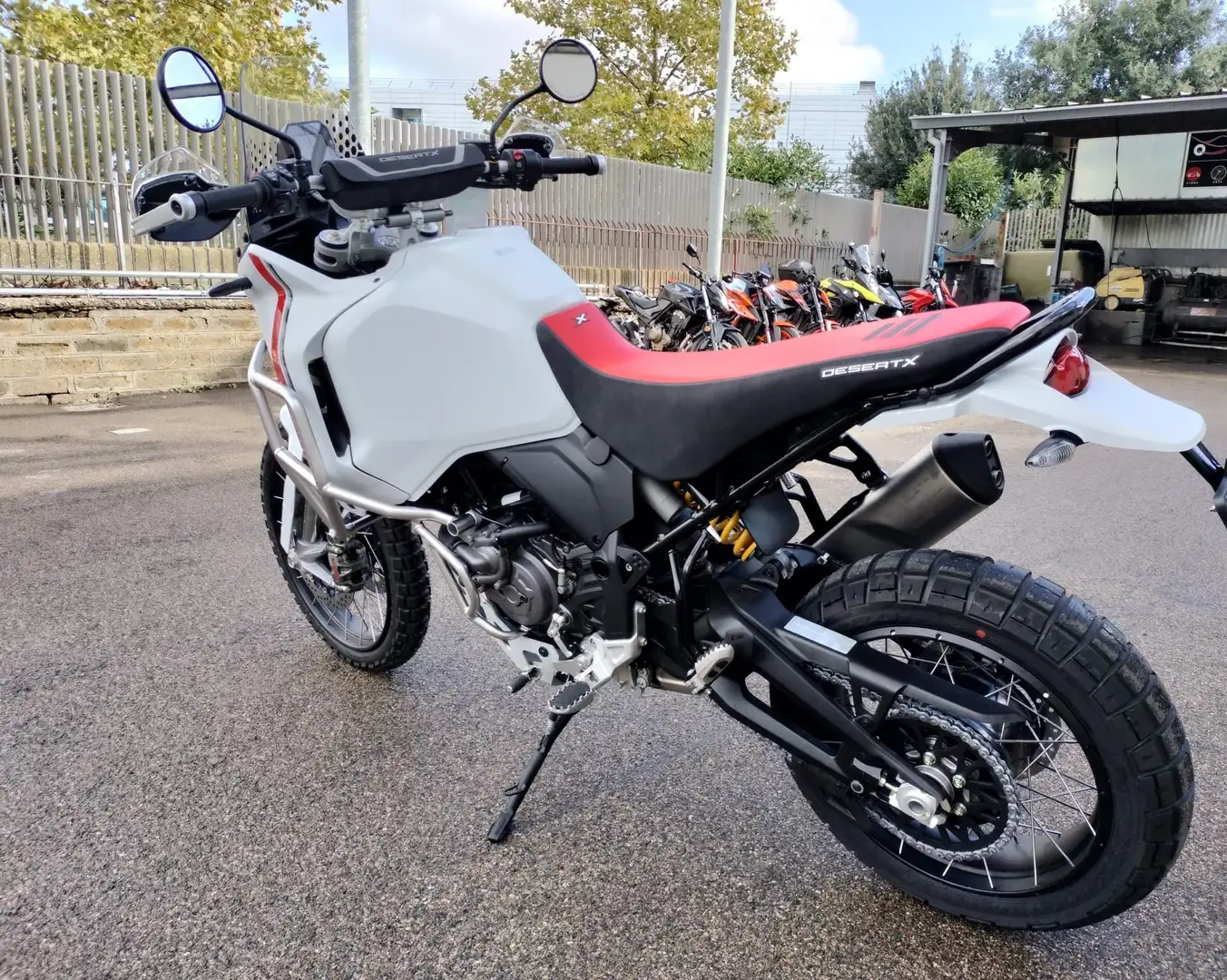 Ducati DesertX Biały - 2