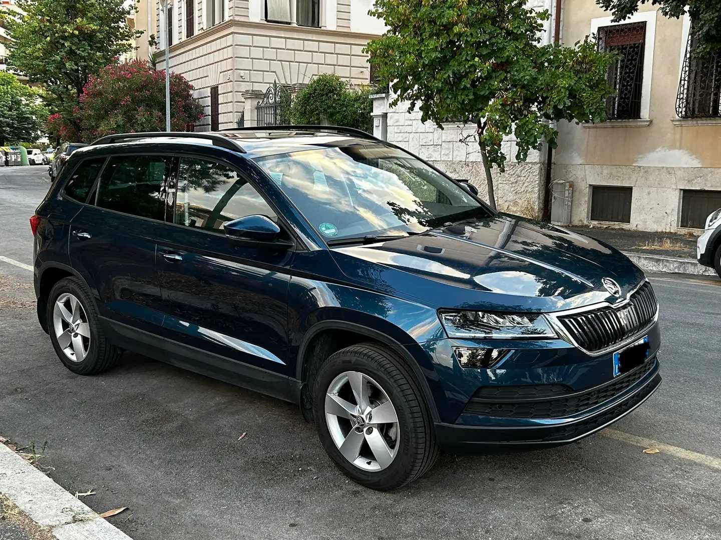 Skoda Karoq 1.5 tsi Executive dsg 4x4-Gomme Invernali&portasci Niebieski - 2