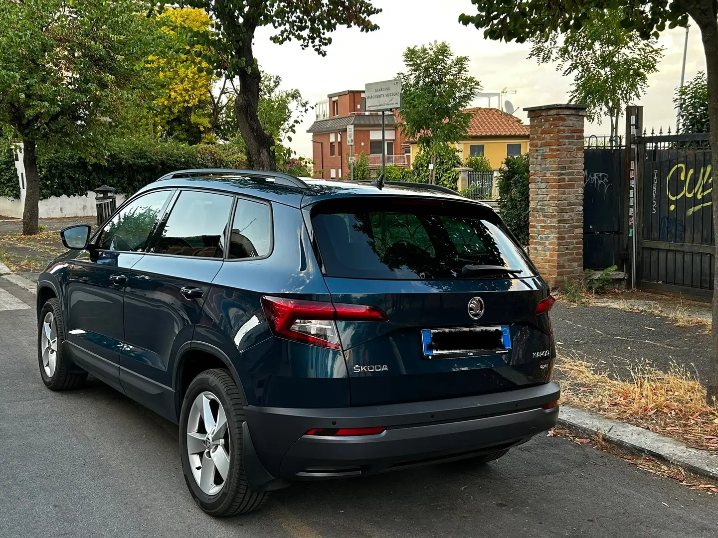 Skoda Karoq 1.5 tsi Executive dsg 4x4-Gomme Invernali&portasci Niebieski - 1