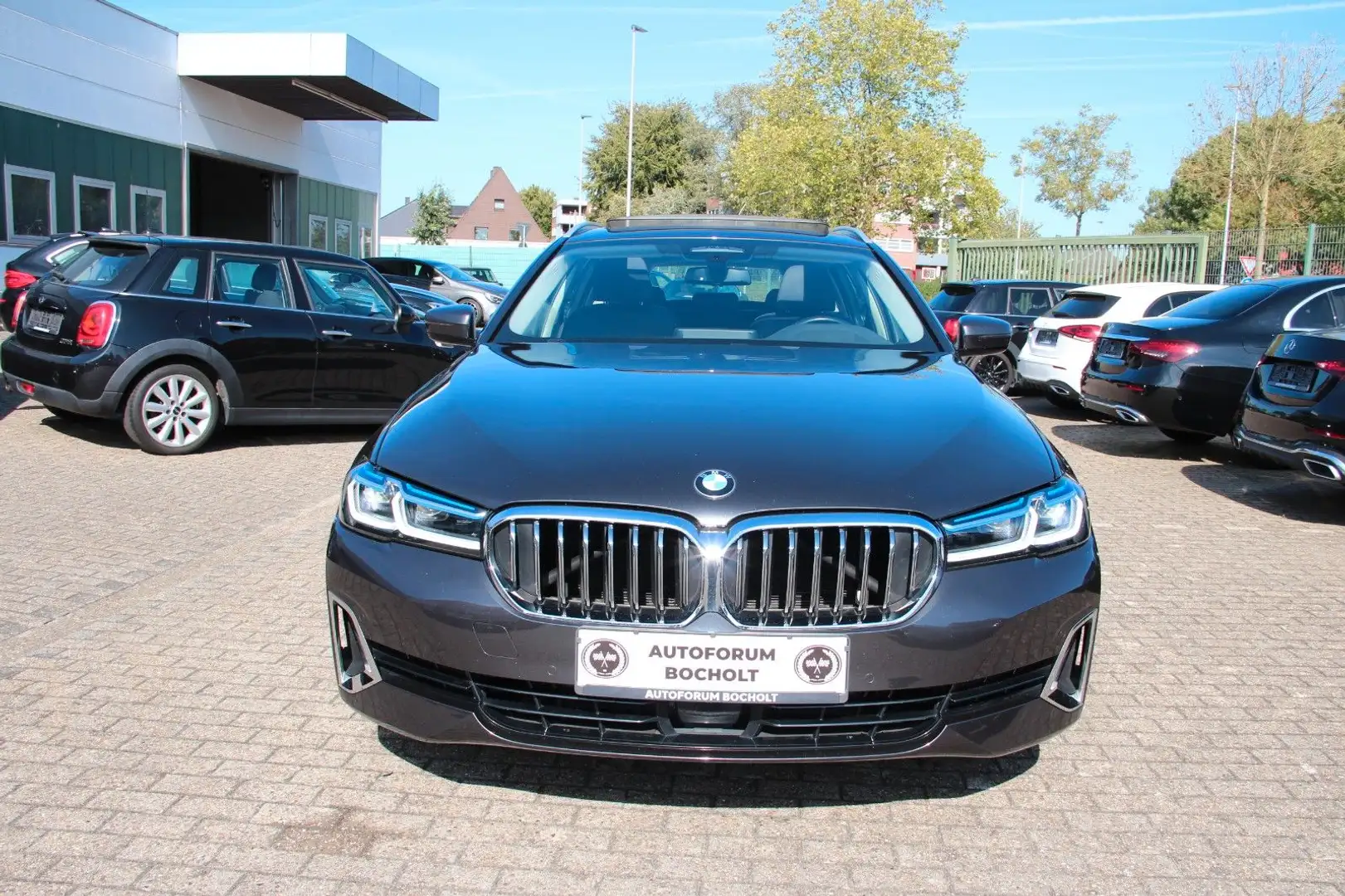 BMW 520 d Luxury Line,HUD,Pano,Laser,4xSHZ-BLF,360 Schwarz - 1