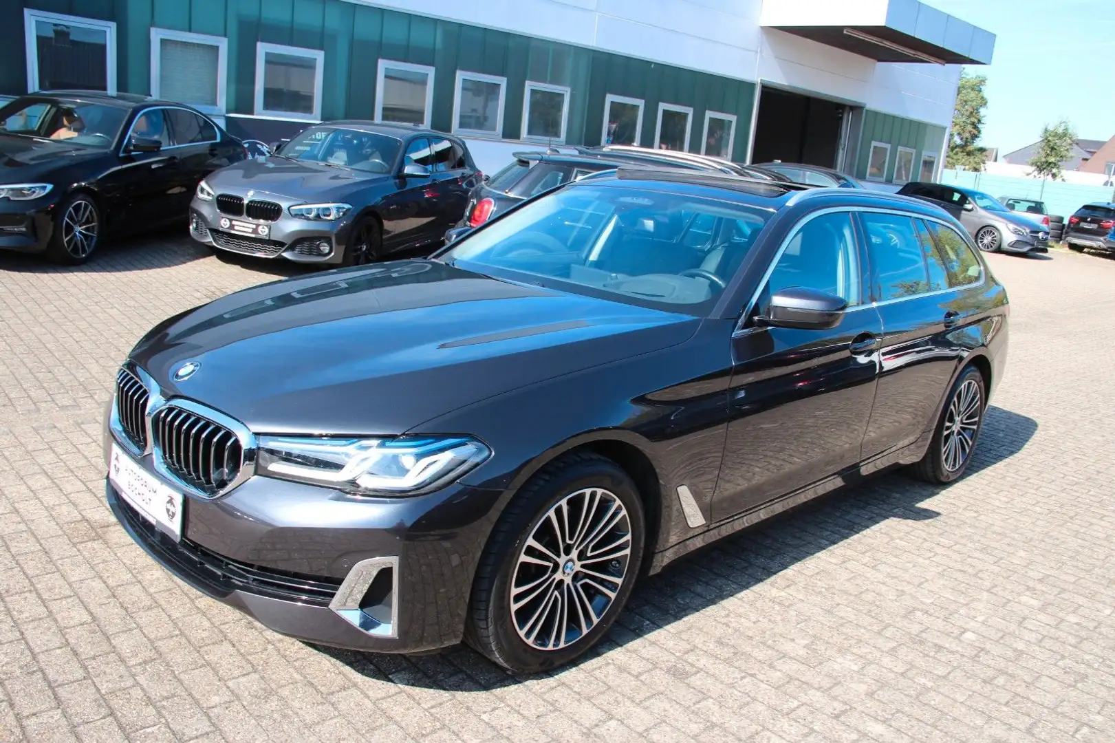 BMW 520 d Luxury Line,HUD,Pano,Laser,4xSHZ-BLF,360 Schwarz - 2