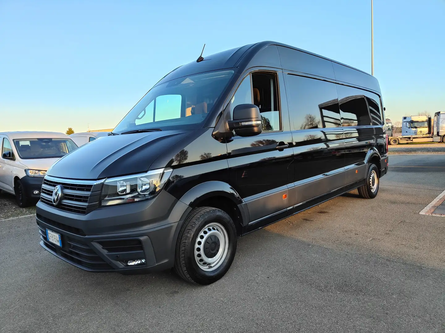 Volkswagen Crafter 2.0 BTDI 177 cv L4H3 KM 21.000 Schwarz - 1