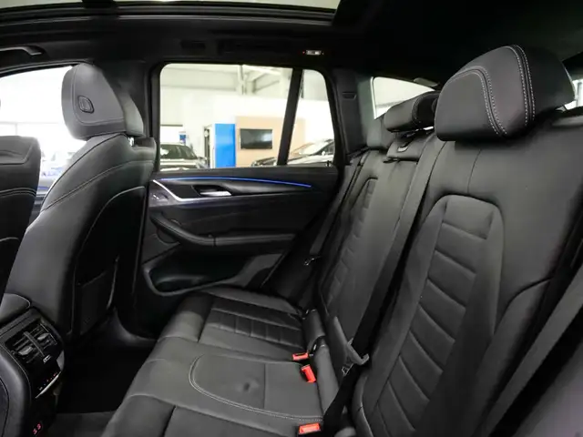 BMW X3 view 11