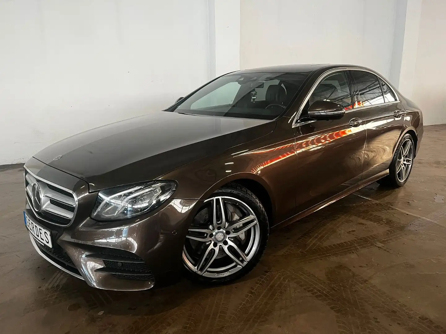 Mercedes-Benz E 350 E -Klasse Lim. E 350 d AMG - Line Brun - 2
