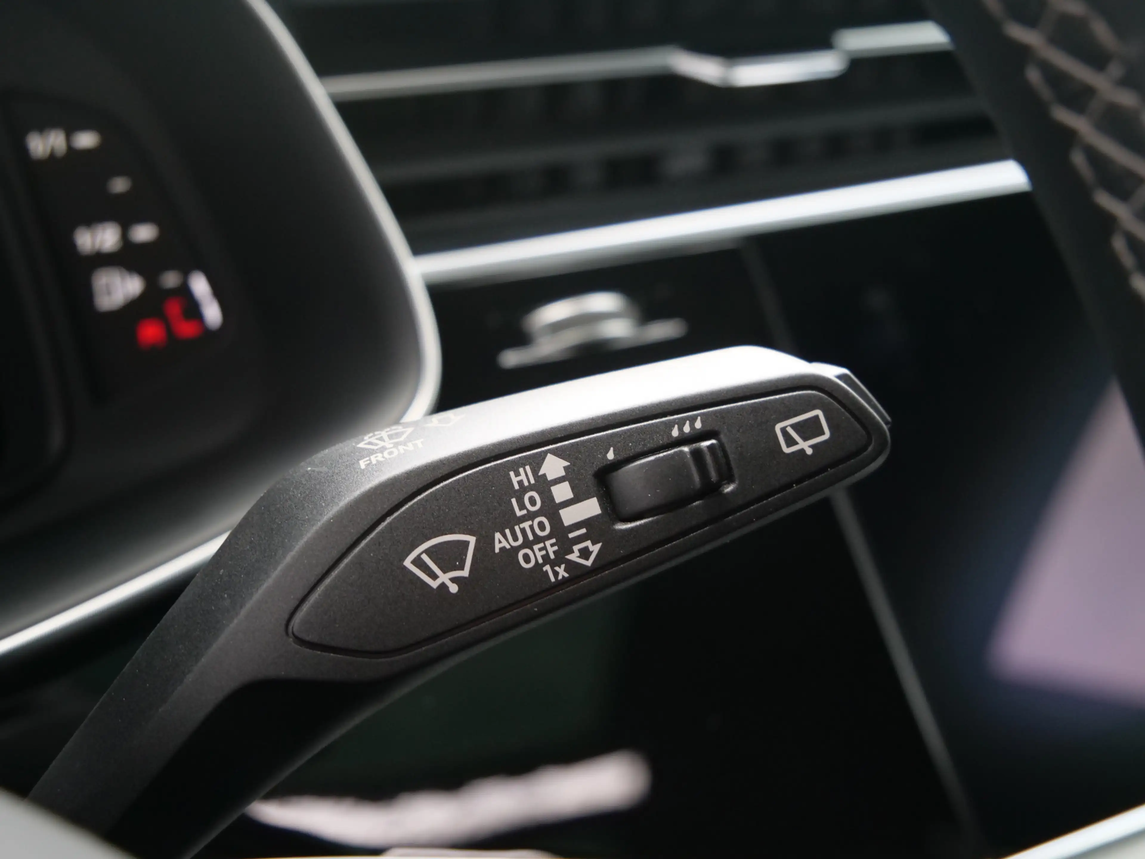 Audi Q8 55 TFSI e-hybrid quattro Black Line 394 Pk Automaa — photo 17