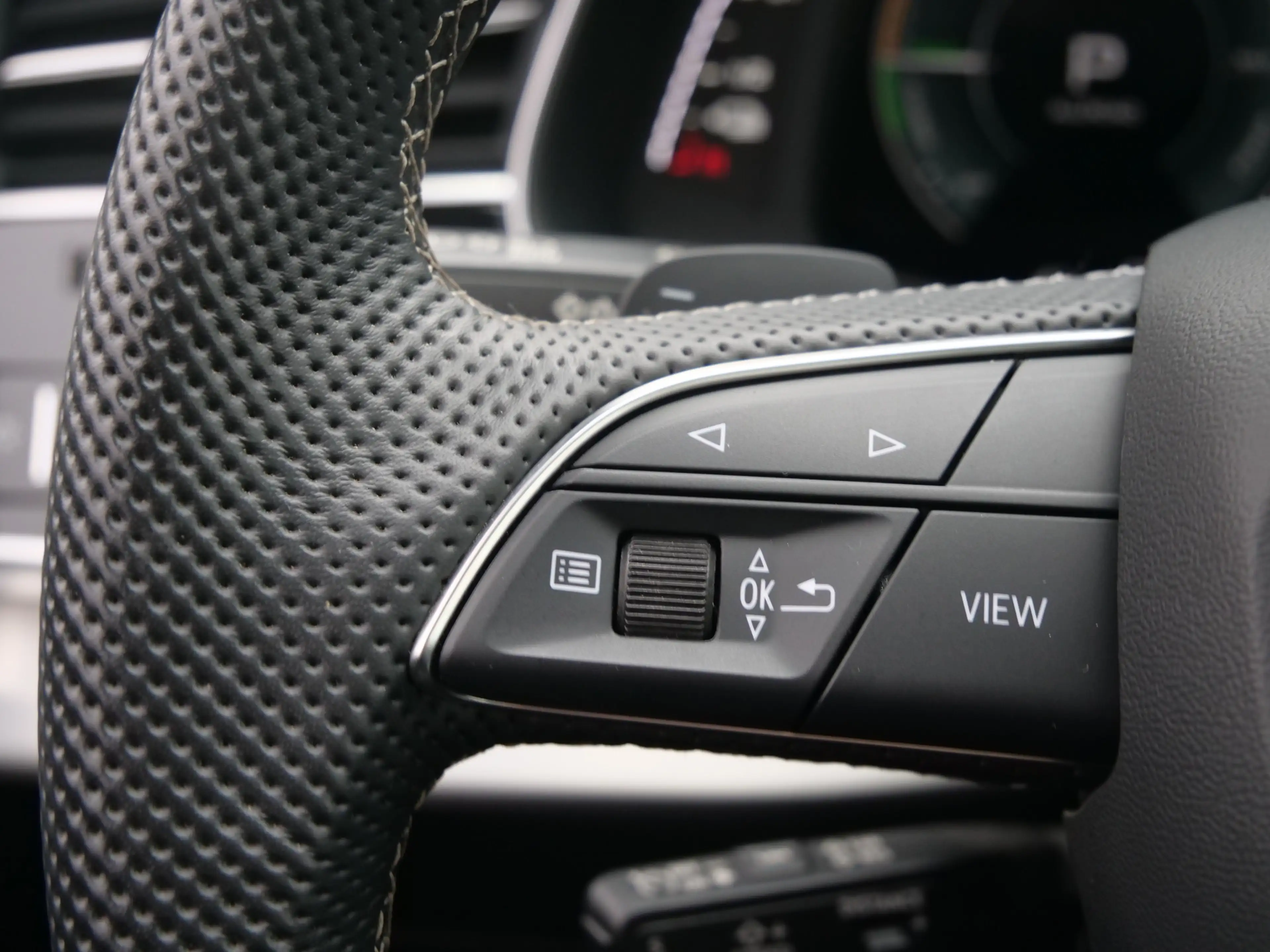 Audi Q8 55 TFSI e-hybrid quattro Black Line 394 Pk Automaa — photo 30