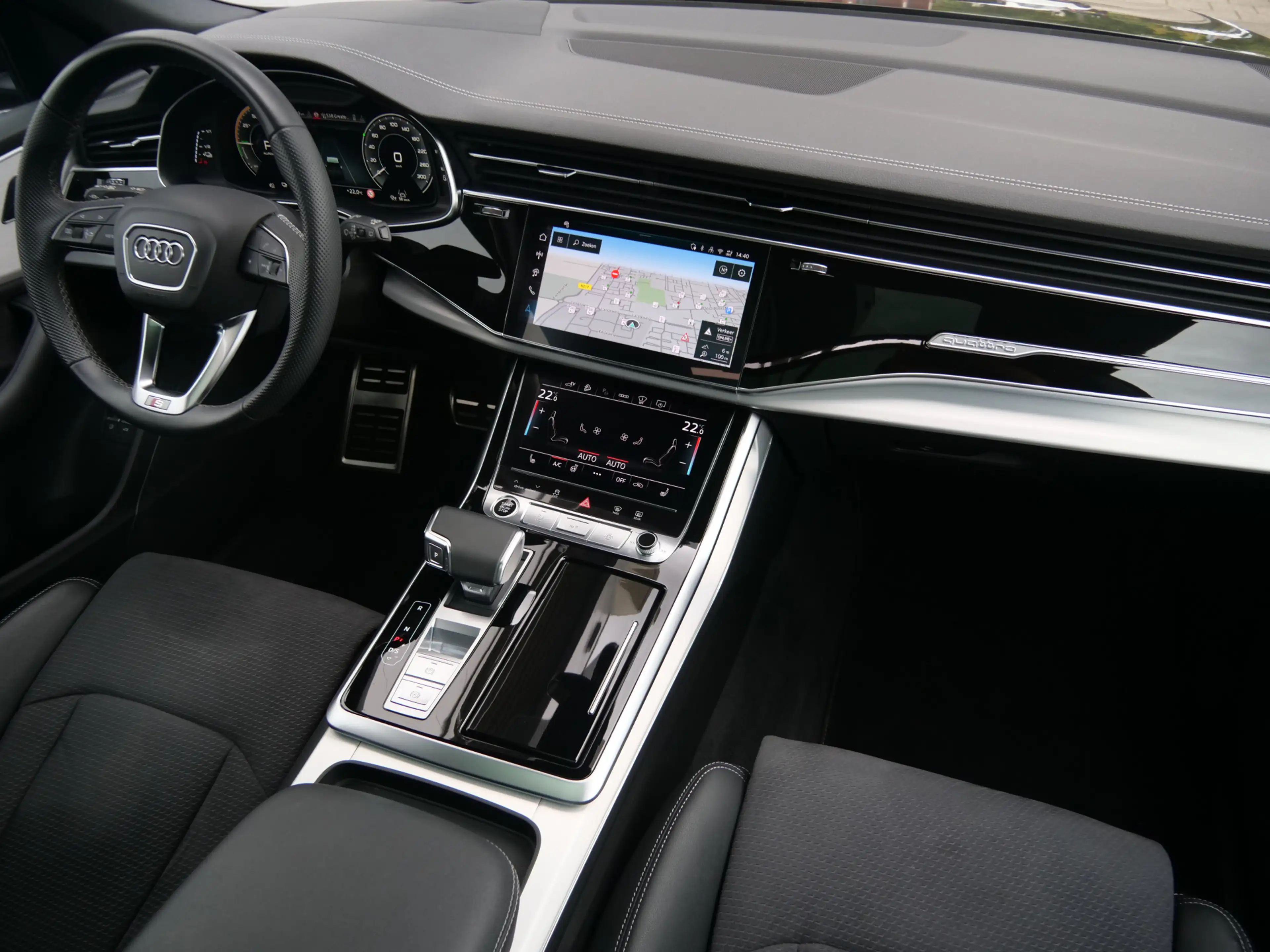 Audi Q8 55 TFSI e-hybrid quattro Black Line 394 Pk Automaa — photo 2