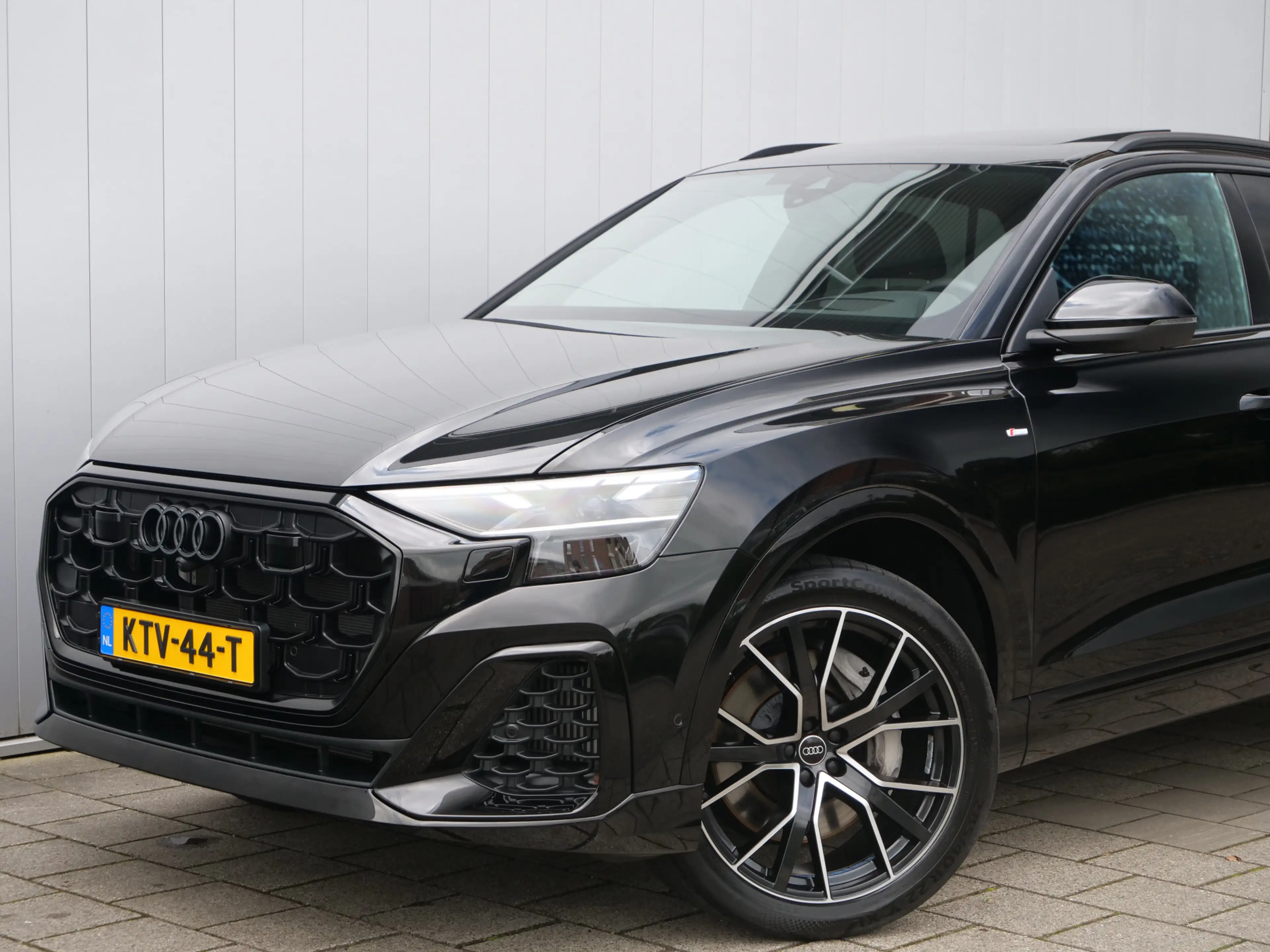 Audi Q8 55 TFSI e-hybrid quattro Black Line 394 Pk Automaa — photo 9