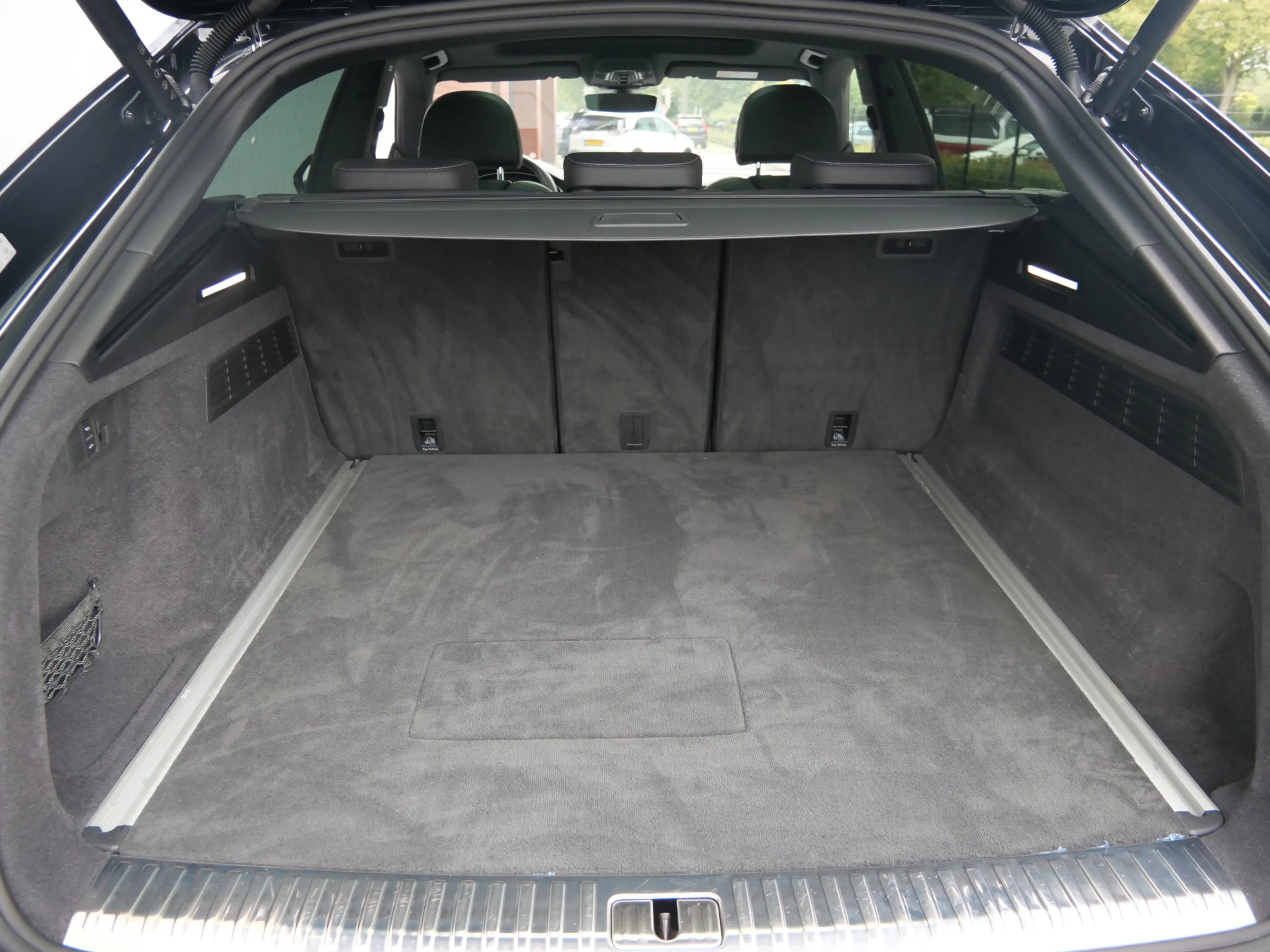 Audi Q8 55 TFSI e-hybrid quattro Black Line 394 Pk Automaa — photo 27