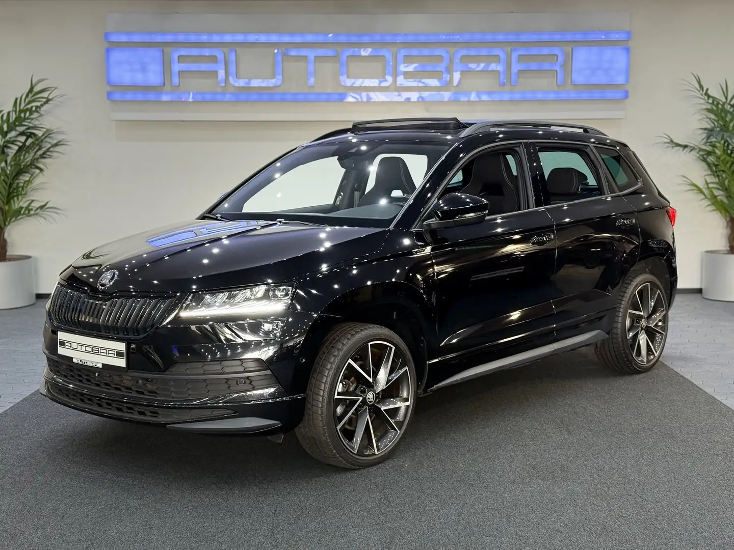 Skoda Karoq 1.5 TSI DSG SPORT*PANO*ACC*KAM*DIG-DISPLAY Schwarz - 1