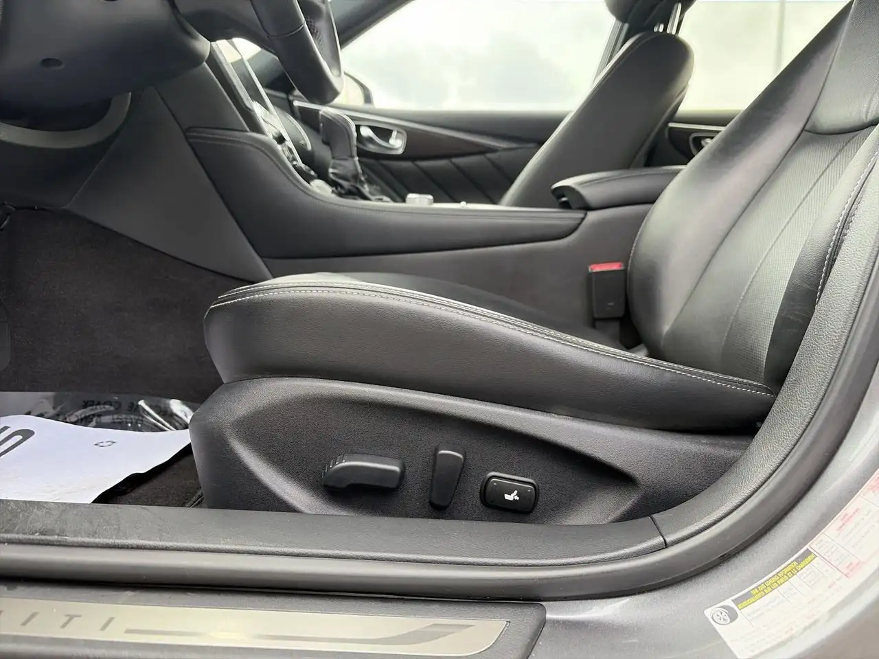 Infiniti Q50 снимка Infiniti Q50