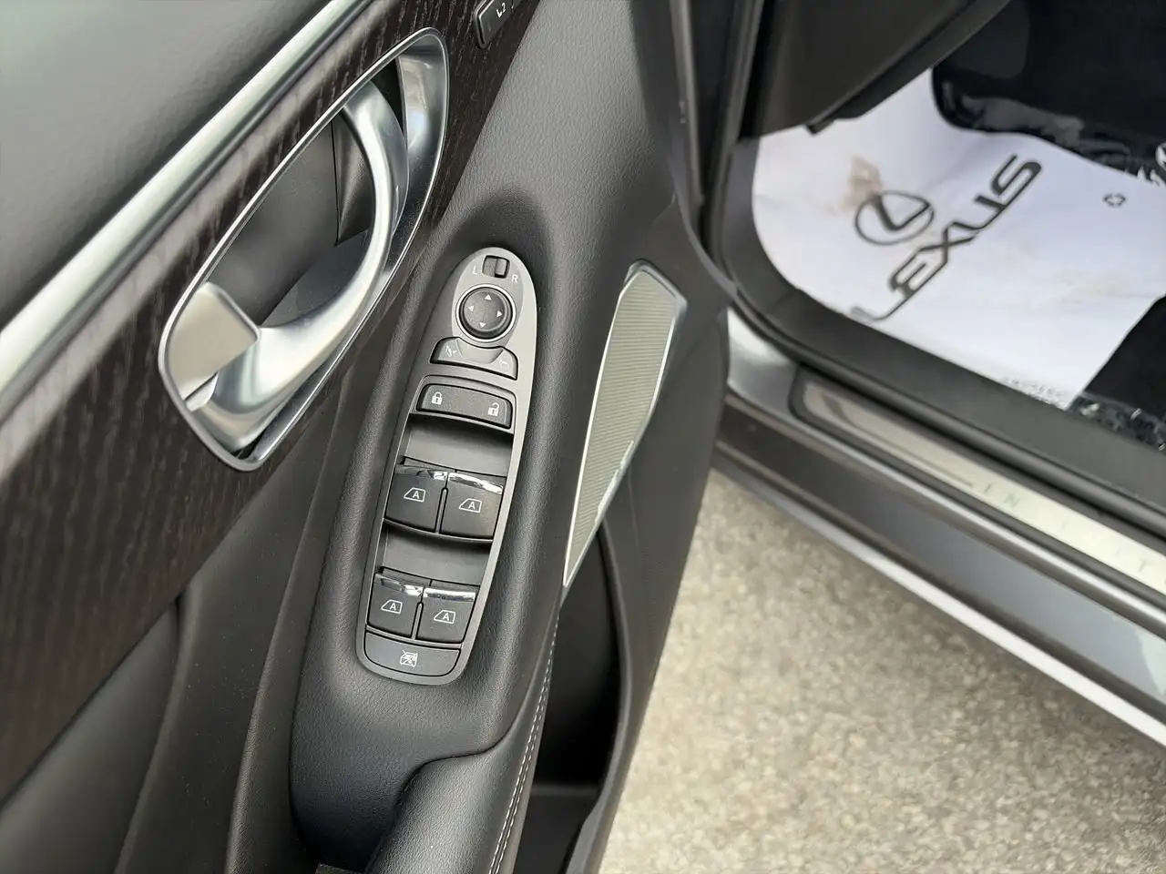 Infiniti Q50 снимка Infiniti Q50