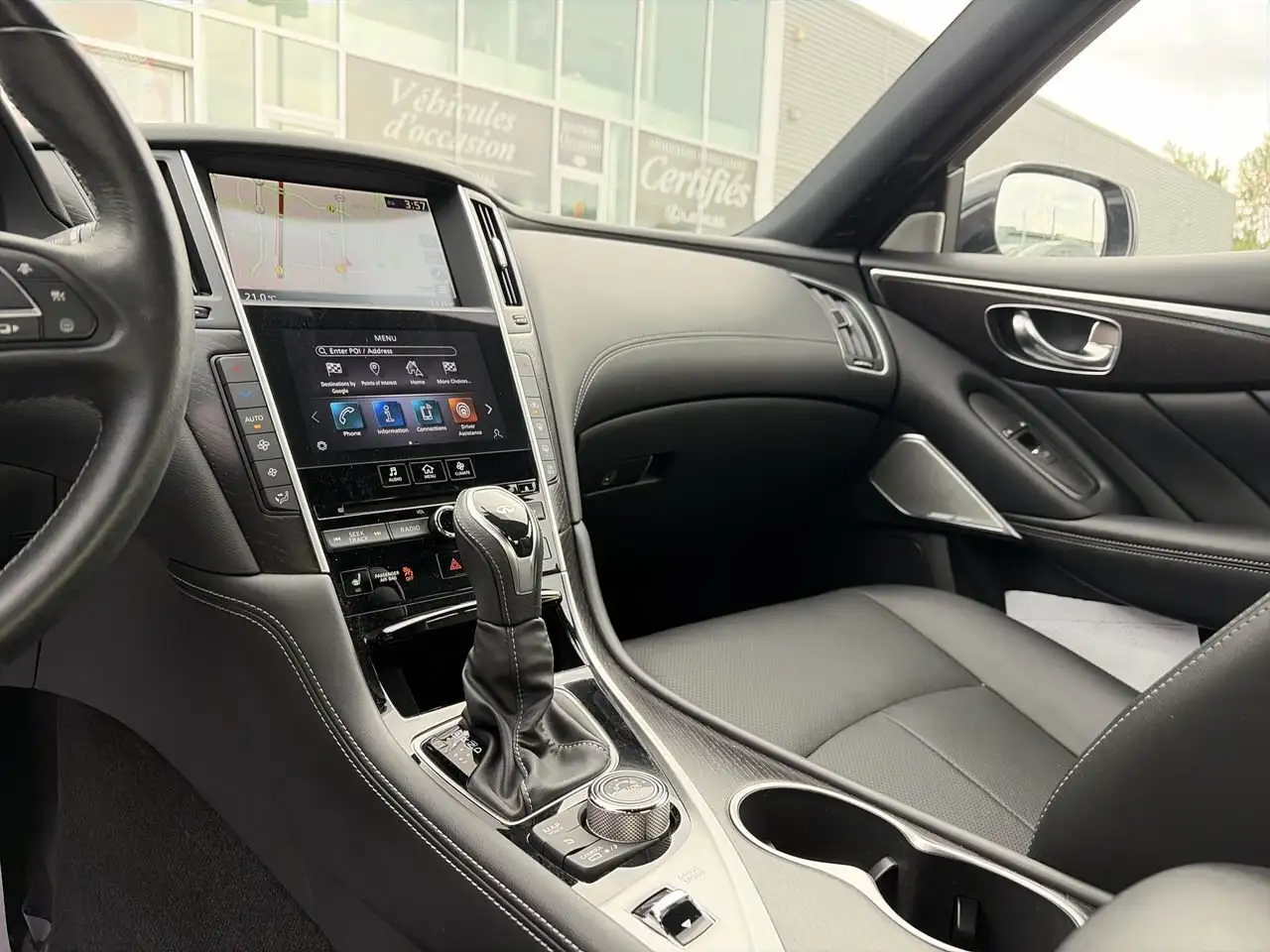 Infiniti Q50 снимка Infiniti Q50