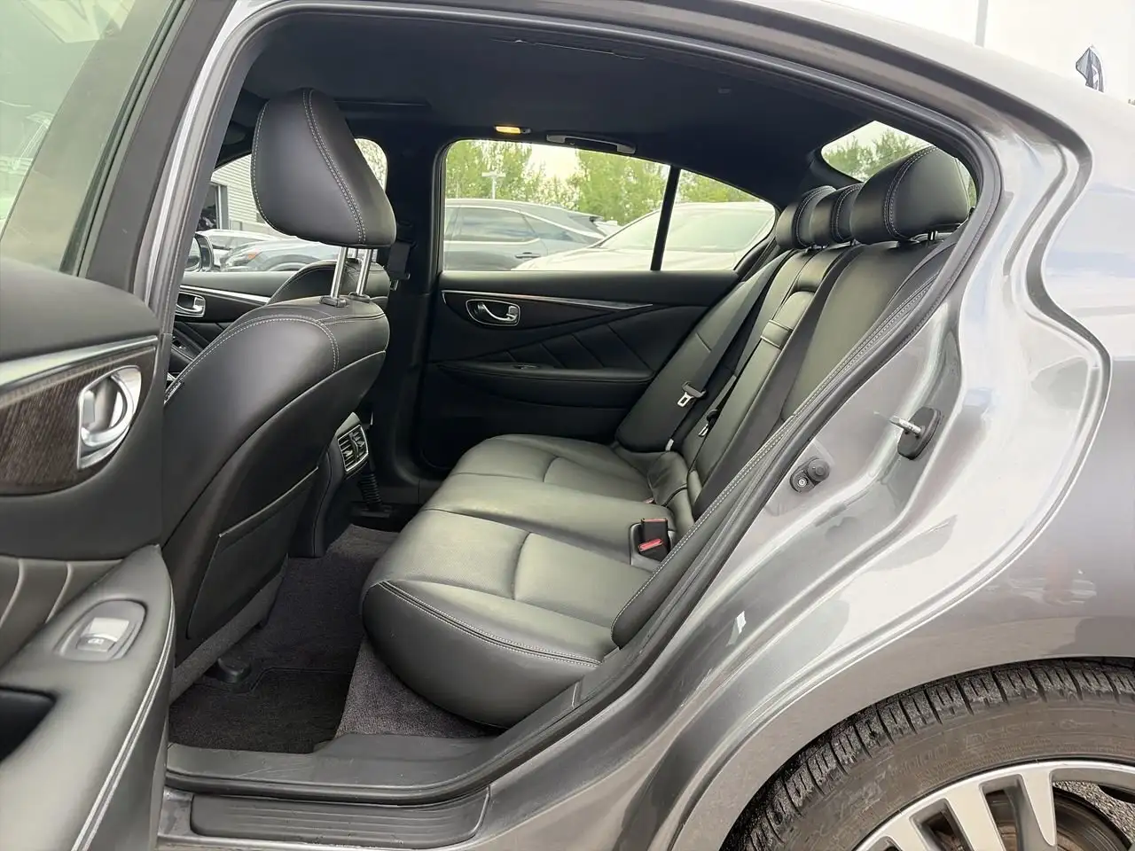 Infiniti Q50 снимка Infiniti Q50