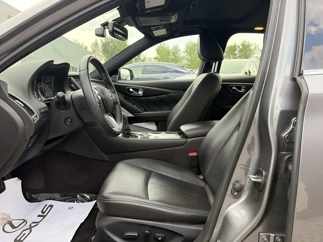 Infiniti Q50 снимка Infiniti Q50