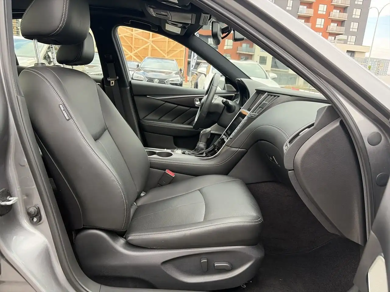 Infiniti Q50 снимка Infiniti Q50