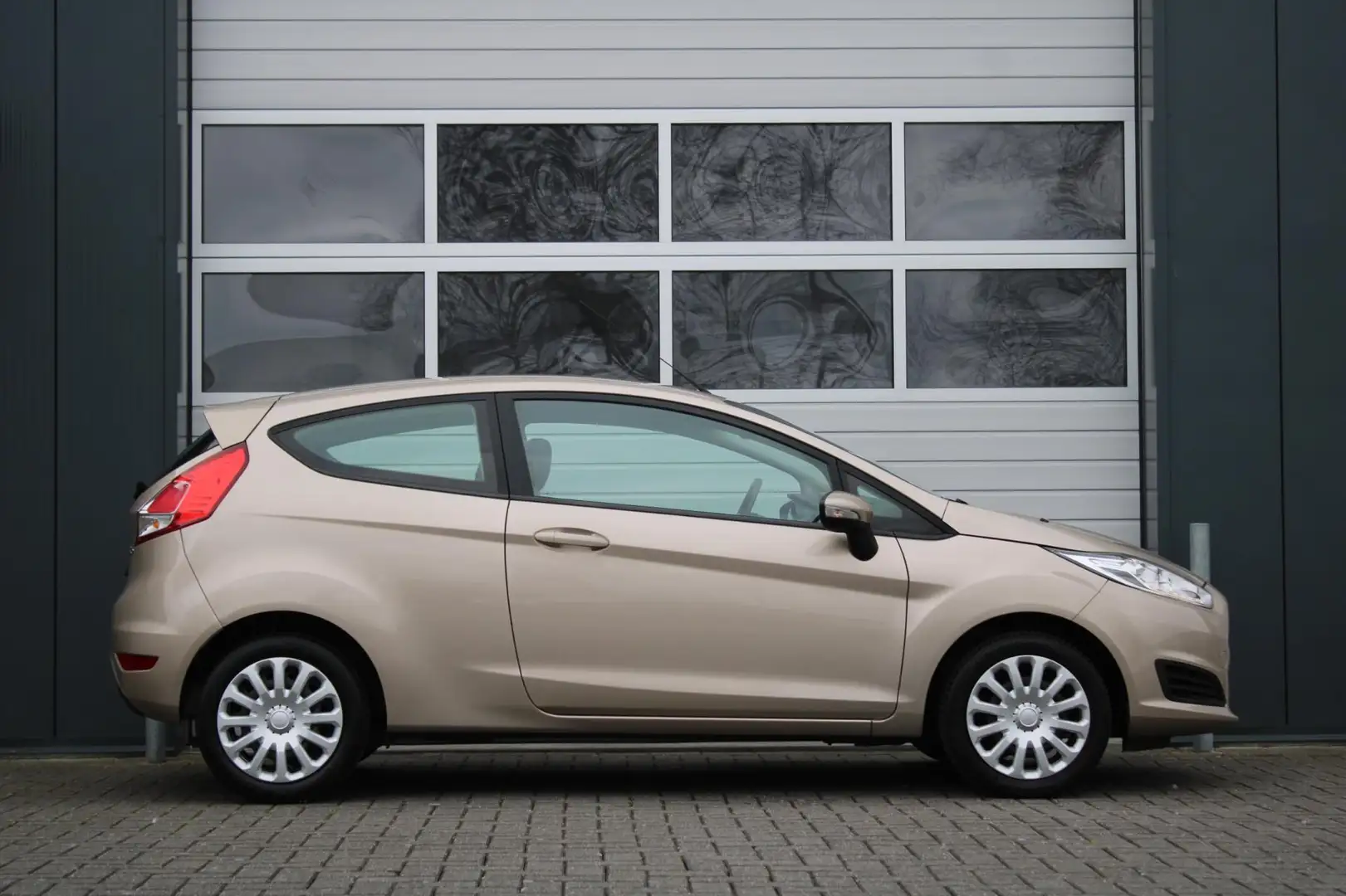 Ford Fiesta 1.0 Style Airco/Navi/Bluetooth/LED/RadioCD.AUX.USB Bruin - 2