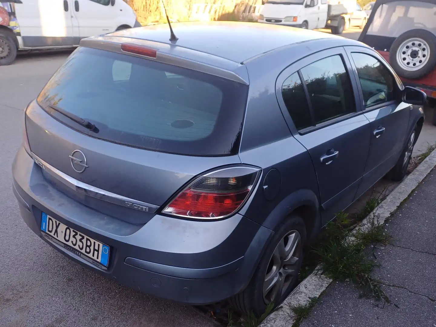 Opel Astra Astra III 2004 5p 1.7 cdti Enjoy 110cv Argento - 2